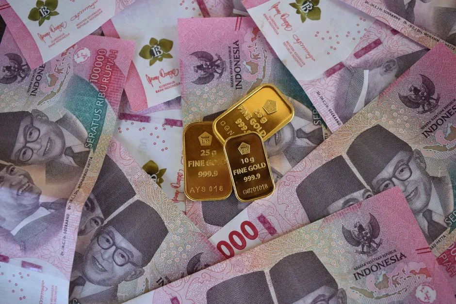 Three small gold-colored bars on Indonesian rupiah banknotes