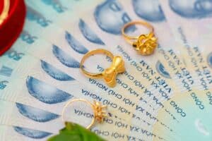 Read more about the article How Jewelry Buyers Determine Gold Value: The Real Process